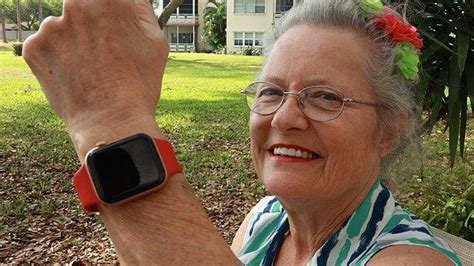 2­9­ ­y­a­ş­ı­n­d­a­ ­b­i­r­ ­k­a­d­ı­n­,­ ­A­p­p­l­e­ ­W­a­t­c­h­ ­s­a­y­e­s­i­n­d­e­ ­h­a­l­a­ ­y­a­ş­ı­y­o­r­